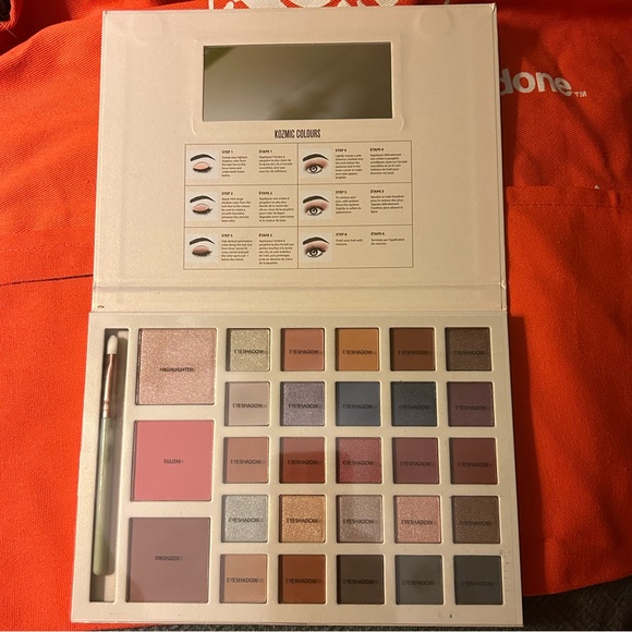 Make Up Pallete - Picture 1 of 7